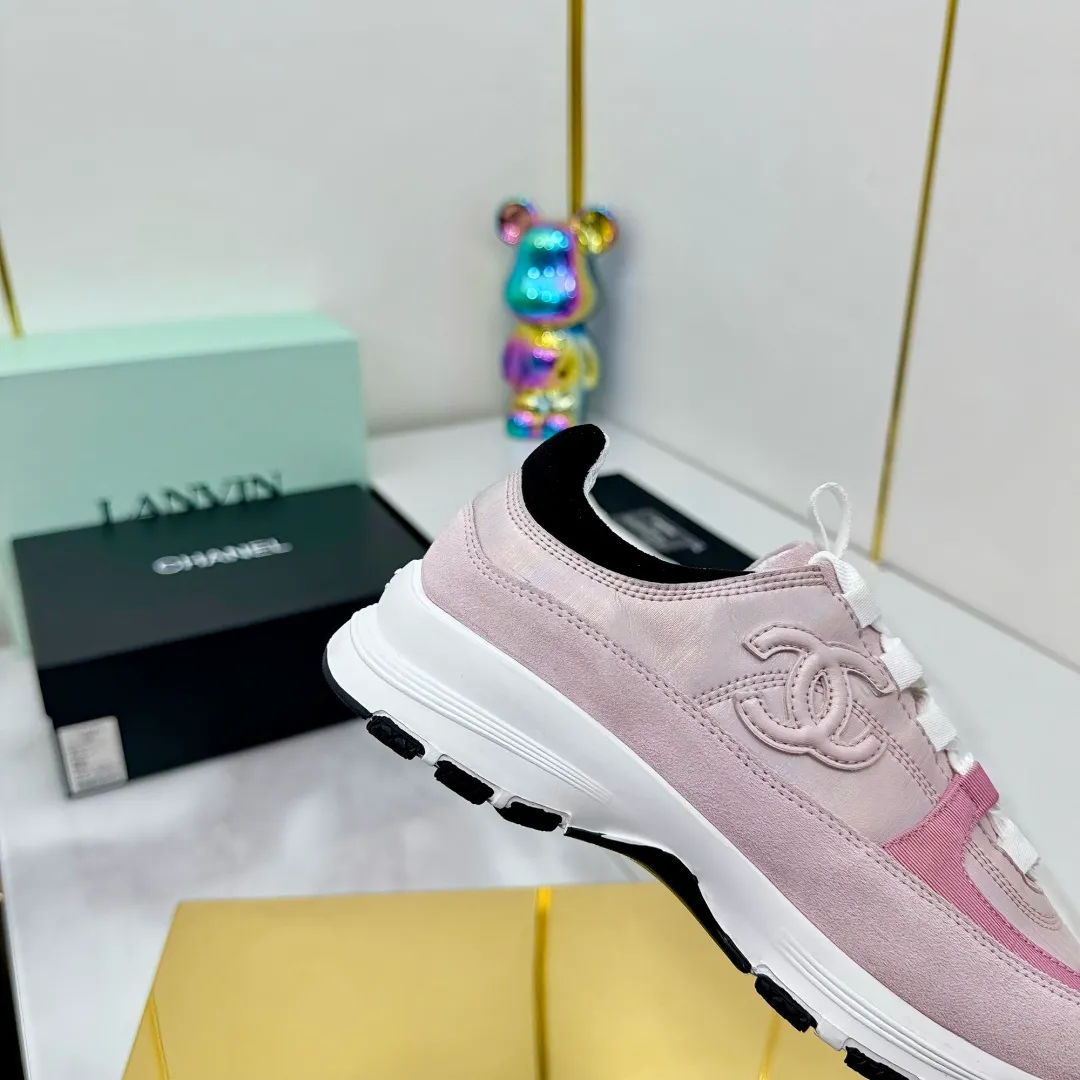 👟👟Ex-factory price 600👟👟High quality! ! ! CHANEL Chanel 25A latest thick-soled casual sports shoes. The counter is synchronized. The counter is very popular. It is a shoe that is very difficult to buy. The most popular thick-soled casual shoes on the Internet. As you can imagine, the most popular thick-soled casual shoes can not be missed. It has both good looks and comfort. Simple and versatile. The thick sole increases the height and is super versatile. Whoever wears it will look better. Upper: cowhide stitching. Lining: breathable mesh. Outsole: TPU original outsole. Size: 35-41 👉